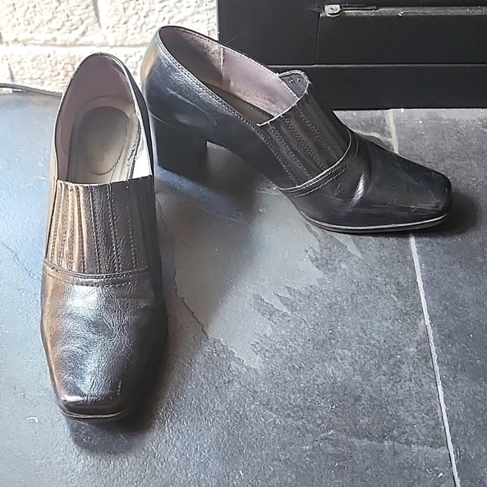 Life Stride Scholarly Black Soft System Flex Stacked Heel Size 10
